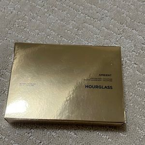🎄Gift Idea!🎄BNIB LE Hourglass Scuplture Lighting Edit Face Palette